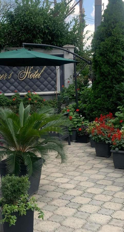 River S Hotel Zugdidi Exterior photo